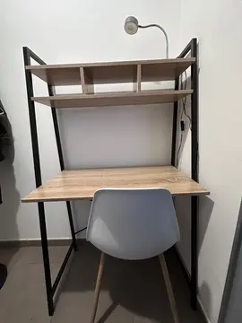 bureau + chaise + lampe de bureau