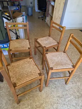 donne 4 chaises