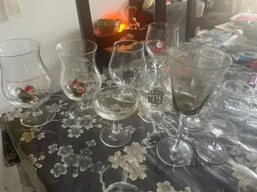 Lot de verres bières dépareillés