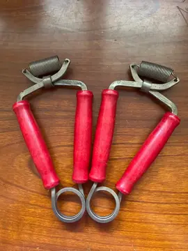 Lot de 2 « mains d’acier »