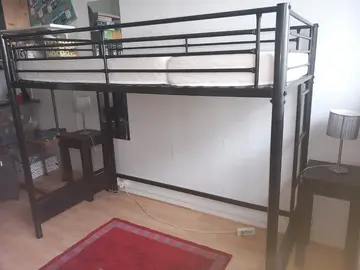 Lit mezzanine
