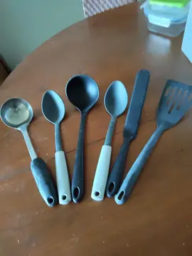 6 couverts de cuisine noirs