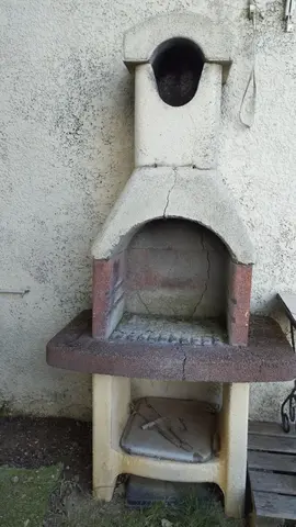BARBECUE EN PIERRE