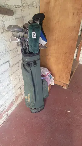 sac de golf avec 16 club