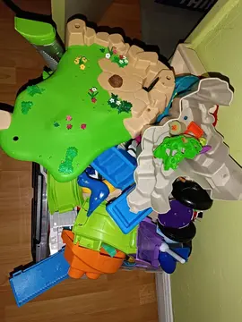 jouets et jeux enfants à donner.