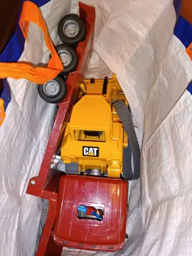 02 jouets semi-remorque et caterpillar