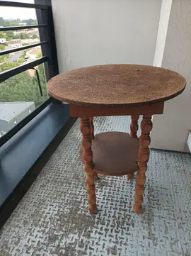 donne table ronde a rénové diamètre 60 cm x h 74cm