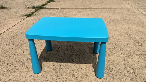 Table enfant en plastique IKEA