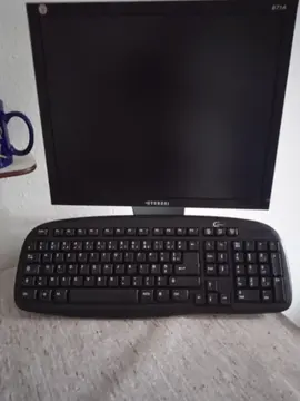 je donne clavier et un écran ordinateur