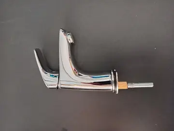 petit mitigeur de lavabo