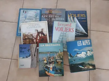 8 LIVRES