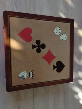 boîtes de jeux de société