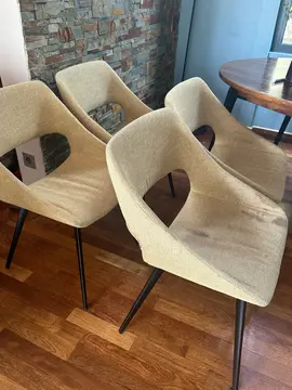 donne 4 chaises