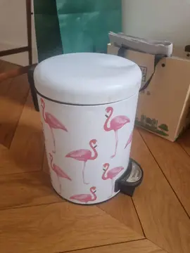 petite poubelle de toilette