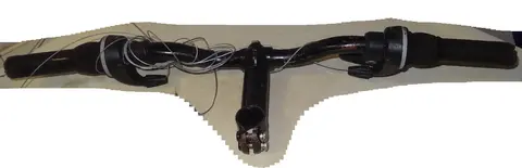 Cintre (guidon) avec manettes de vitesses, potence et leviers