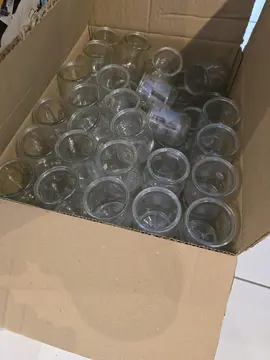 Soixantaine de pots de yaourt La Laitière