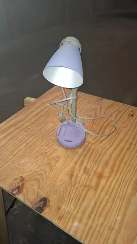 lampe de bureau mauve
