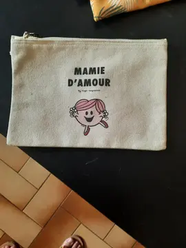 Donne jolie petite pochette mamie d'amour