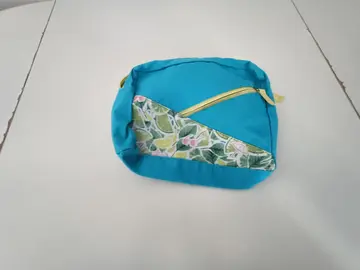 petite pochette Yves Rocher