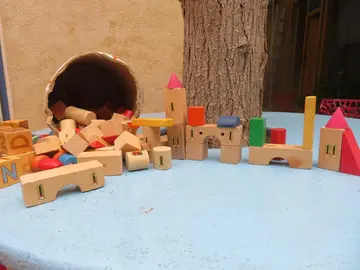 jeux de construction e n bois.