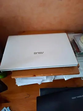 ordi portable ASUS pour pièces écran cassé