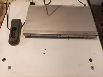 lecteur de DVD Schneider avec télécommande
