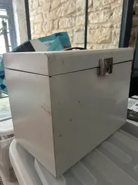 caisse en métal