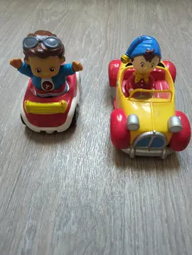 2 jouets pour enfant
