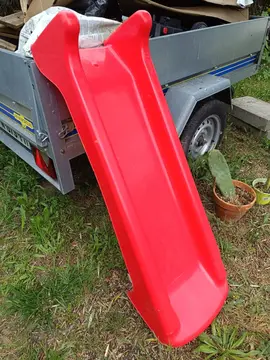 toboggan rouge pour petits enfants a fixer