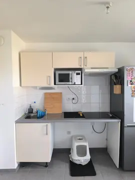 Cuisine couleur blanc cassé à venir déposer avant le 15 juin