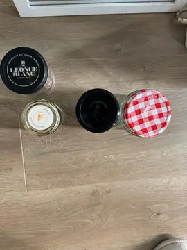 4 pots de confiture vide