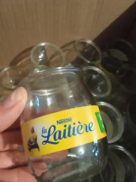 pot de yaourts vide