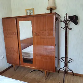 chambre armoire lit et chevet