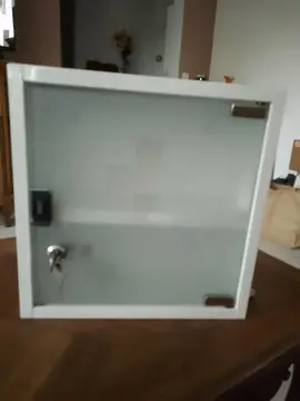 petite armoire médicaments