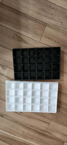 3 casiers en plastique de rangement