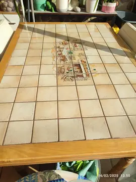 table carrelée avec allonges