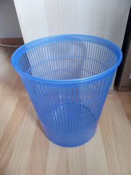 Corbeille à papier en plastique bleue