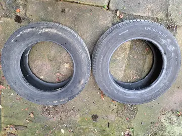 2 Pneus 195/65 R15 hiver DOT0912 très bon état