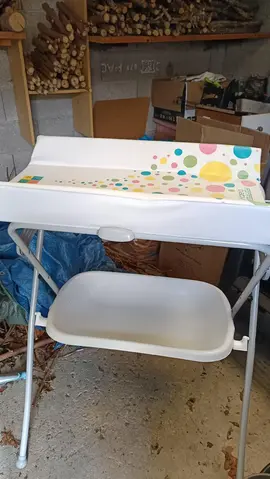 Table à langer avec baignoire et chaise haute
