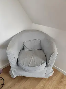 donne fauteuil bleu