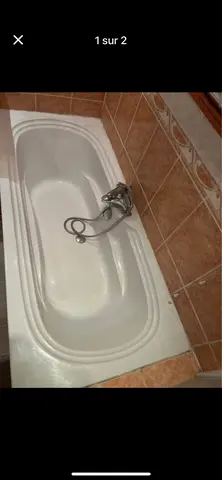 baignoire en résine avec sa robinetterie à récupérer à Aubagne