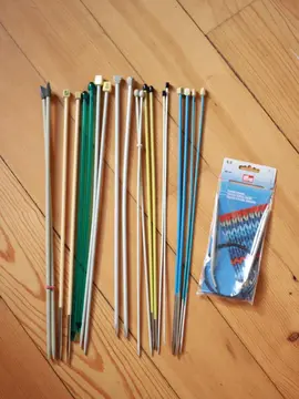 Lot d'aiguilles à tricot