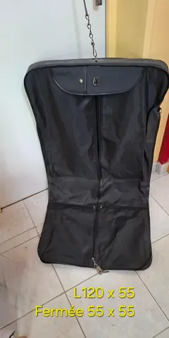 Housse pour costumes