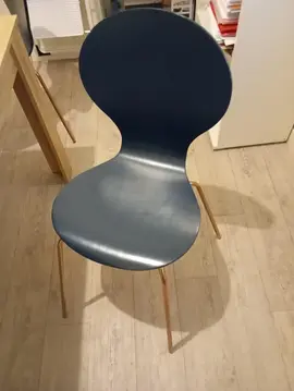 1 table / 3 chaises