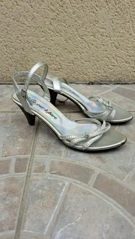 Sandales talon gris et brillantes 37