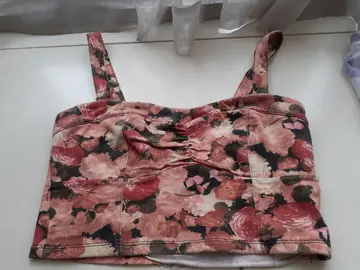 petit haut court Bershka taille 36
