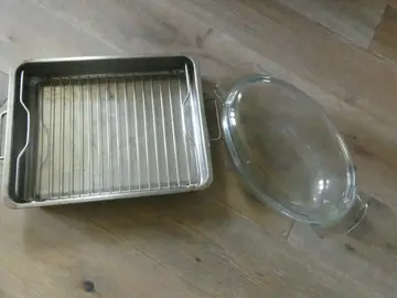 Ustensiles de cuisine cocotte, plats, grill