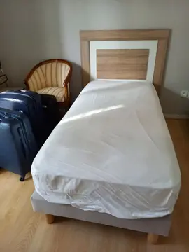 lit et fauteuil