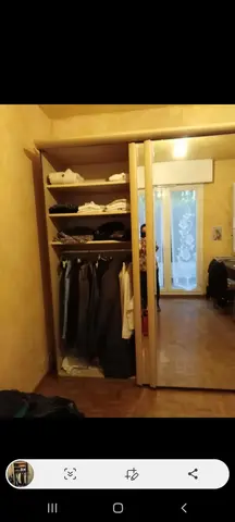 lit 160 sans matelas et armoire.