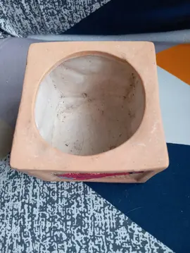 Cache pot avec guitare sur les 4 côtés